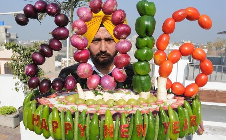 An indian artist presents a model in formation of 2016 with vegetables to welcome New Year in Amritsar, northwestern India on Dec. 31, 2015. (Xinhua/Stringer)