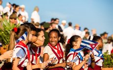 HAVANA, May 1, 2016 (Xinhua) -- Pupils watch Cubans and foreign guests parading in Revolutionary Square in Havana, Cuba, on May 1, 2016