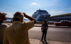 HAVANA, May 2, 2016 (Xinhua) -- People watch the U.S. cruise ship Adonia arriving in Havana, Cuba, May 2, 2016. 