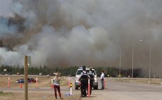 EDMONTON, May 8, 2016 (Xinhua) -- Policemen gather near the wildfire site in Alberta Province of Canada, May 7, 2016.  (Xinhua/Li Baodong)