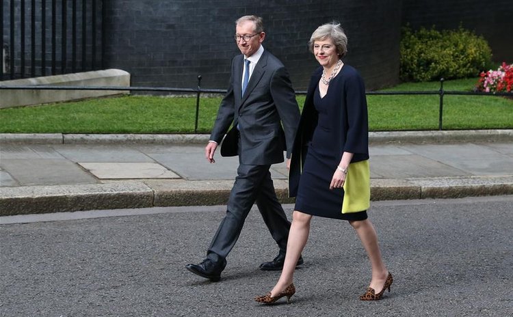 Britain's new Prime Minister Theresa May(R) and her husband arrive at 10 Downing Street in London, Britain on July 13, 2016. 