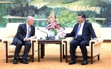 Chinese President Xi Jinping (R) meets with visiting California Governor Jerry Brown of United States at the Great Hall of the People in Beijing, capital of China, June 6, 2017. (Xinhua/Li Xueren)