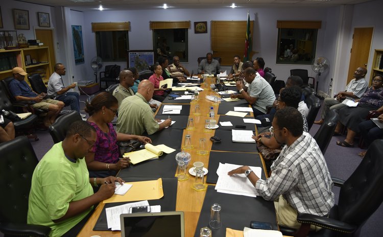 Meeting in the Cabinet Room to coordinate disaster relief (Photo provided by Prime Minister's Office)