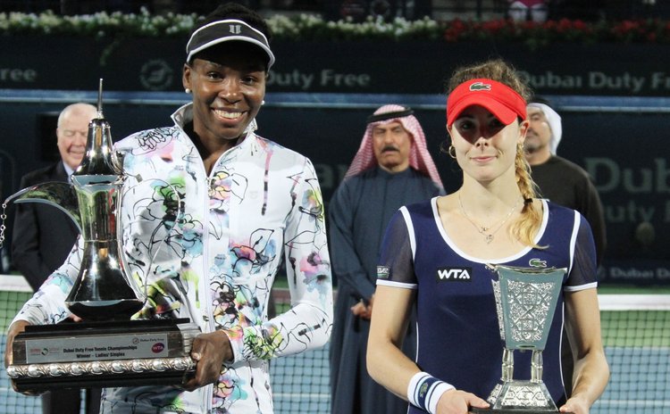 DUBAI, Feb. 23, 2014 (Xinhua) -- Venus Williams (L) of the United States and Alize Cornet of France pose for photograph during the awarding ceremony of their final match at the Dubai Tennis Championsh