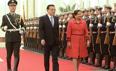 BEIJING, Feb. 25, 2014 (Xinhua) -- Chinese Premier Li Keqiang (C) holds a welcoming ceremony for Prime Minister of Trinidad and Tobago Kamla Persad-Bissessar in Beijing, capital of China, 25/02/14