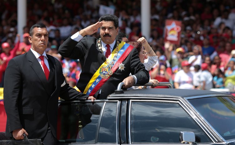 CARACAS, March 5, 2014 (Xinhua) -- Venezuelan President Nicolas Maduro (2nd-L) waves as he arrives to the civic-military parade in honour of late Venezuelan President Hugo Chavez. (Xinhua/AVN)