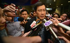 KUALA LUMPUR, March 10, 2014 (Xinhua) -- Guo Shaochun (C), head of a joint working group  re Malaysia Airlines flight incident, receives interview at  Airport of Kuala Lumpur, Malaysia, on March 10, 2