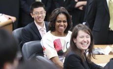 BEIJING, March 22, 2014 (Xinhua) -- U.S. First Lady Michelle Obama (2nd R) visits the Summer Palace in Beijing, capital of China, March 22, 2014. (Xinhua/Ding Lin) (zc)