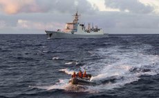 CANBERRA, April 11, 2014 (Xinhua) -- Picture shows Chinese Navy soldiers driving a boat to the Royal Australian Navy ship during search for Malaysia Airlines Flight MH370. 