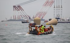 JINDO, April 18, 2014 (Xinhua) -- Air bags can be seen near the capsized ferry in Jindo on April 18, 2014. 