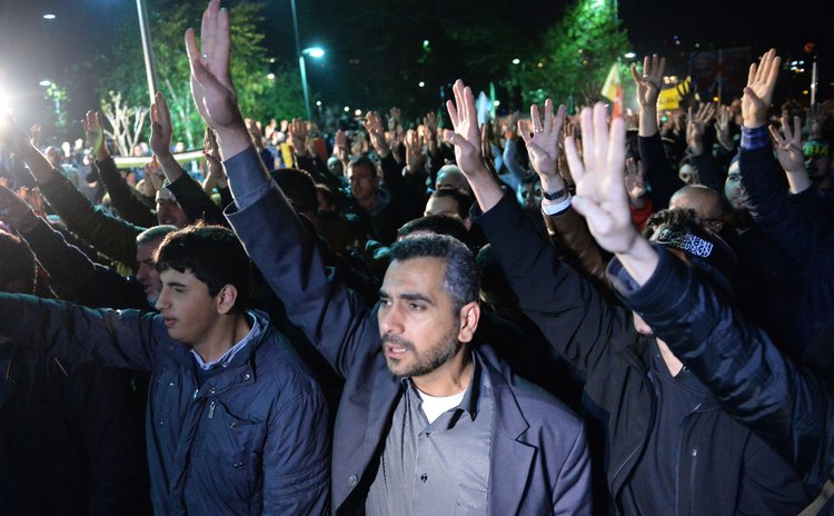ISTANBUL, April 28, 2014 (Xinhua) -- Supporters of ousted Egyptian President Mohamed Morsi chant slogans against the Egyptian military during a protest in Istanbul, Turkey, April 28, 2014. 