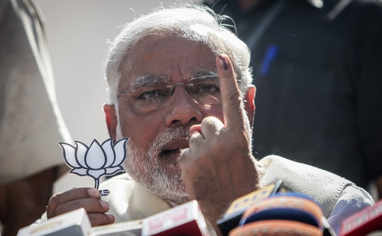 AHMEDABAD, April 30, 2014 (Xinhua) -- Bharatiya Janata Party (BJP) prime ministerial candidate for general elections 2014 and Gujrat chief minister Narendra Modi speaks to media after casting his vote