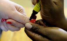 PRETORIA, May 7, 2014 (Xinhua) -- A staff member marks the thumb nail of a voter at a polling station in Pretoria, South Africa, May 7, 2014. 