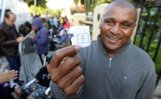 RIO DE JANEIRO, June 5, 2014 (Xinhua) -- A fan shows number one that places him as the first of the row to purchase one of the 180,000 tickets available for the FIFA World Cup games 