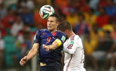 SALVADOR, June 13, 2014 (Xinhua) -- Netherlands' Robin van Persie (L) competes for a headball with Spain's Sergio Ramos 