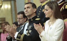 MADRID, June 19, 2014 (Xinhua) -- Spain's new King Felipe VI (2nd R) and Queen Letizia (1st R) attend the swearing-in ceremony at the Congress of Deputies in Madrid, Spain, June 19, 2014.  