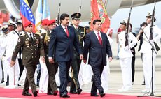 CARACAS, July 20, 2014 (Xinhua) -- Chinese President Xi Jinping (R front) is welcomed by his Venezuelan counterpart Nicolas Maduro (L front) in Caracas, Venezuela, July 20, 2014. 