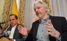 LONDON, Aug. 18, 2014 (Xinhua) --  WikiLeaks founder Julian Assange (R) and Ecuadorian Foreign Minister Ricardo Patino attend a press conference at the Ecuadorian Embassy in London, Britain, Aug. 18