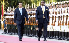 BEIJING, Aug. 26, 2014 (Xinhua) -- Chinese Premier Li Keqiang (L) holds a welcome ceremony for Antigua and Barbuda Prime Minister Gaston Browne in Beijing, China, Aug. 26, 2014