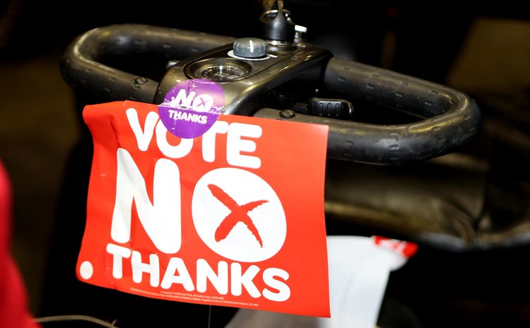 EDINBURGH, Sept. 19, 2014 (Xinhua) -- The word No is seen on the wheelchair of a "No"  campaign supporter, Royal Highland Centre, Edinburgh, Scotland on September 19, 2014. 