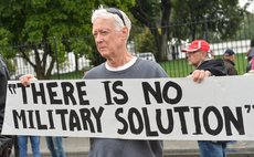 WASHINGTON D.C., Sept. 25, 2014 (Xinhua)-- A peace activist protests against U.S. military actions in Iraq and Syria outside the White House in Washington D.C., capital of the United States, Sept. 25,