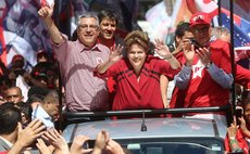 SAO PAULO, Oct. 3, 2014 (Xinhua) -- Brazil's President and reelection candidate of Workers' Party (PT) Dilma Rousseff(C) takes part in a campaign rally in Sao Paulo, Brazil, on Oct. 3, 2014. 