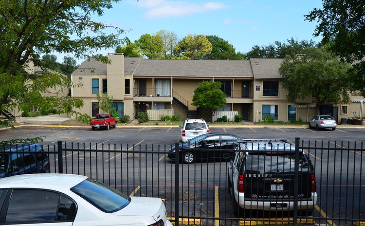 HOUSTON, Oct. 7, 2014 (Xinhua) -- Photo taken on Oct. 6, 2014 shows the apartment where Thomas Eric Duncan, first US Ebola patient, stayed in Dallas, the United States. 