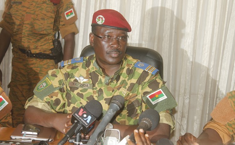  OUAGADOUGOU, Nov. 1, 2014 (Xinhua) -- Isaac Zida attends a press conference at the military headquarters in  Ouagadougou, Burkina Faso on Nov. 1, 2014.  