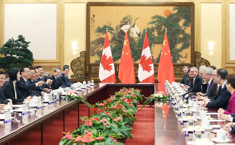 BEIJING, Nov. 8, 2014 (Xinhua) -- Chinese Premier Li Keqiang holds talks with Canadian Prime Minister Stephen Harper in Beijing, capital of China, Nov. 8, 2014. (Xinhua/Yao Dawei)(zkr)