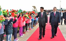 MACAO, Dec. 20, 2014 (Xinhua) -- Chinese President Xi Jinping waves to people at the airport in Macao, south China, on Dec. 20, 2014. 