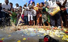 CHENNAI, Dec. 26, 2014 (Xinhua) -- Indian people pour milk into the Bay of Bengal as they offer prayers to mark the 10th anniversary of the tsunami at the Marina Beach in Chennai, India, Dec. 26, 2014