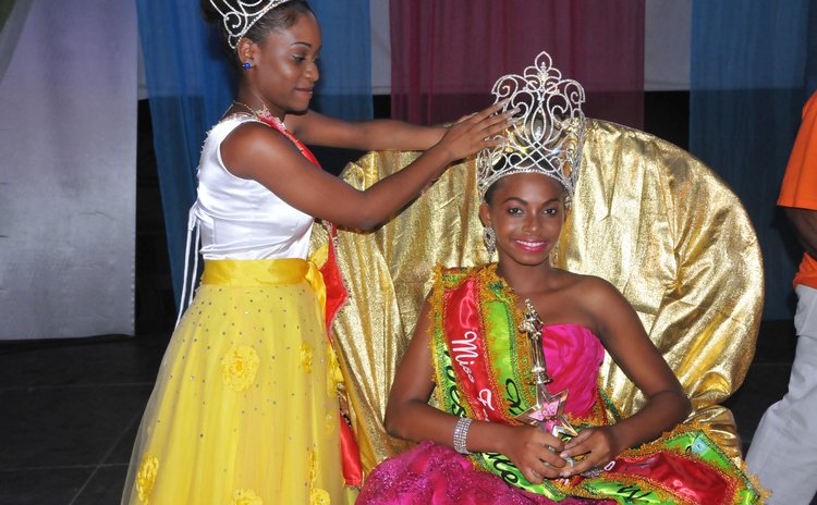 Miss Teen Dominica 2016 Tiffany Eloi of Portsmouth is being crowned