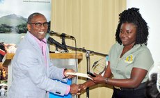 Stowe hands award to Janae Jackson