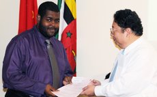 Dominican student receives scholarship from Chinese Ambasador  Li Jiangning