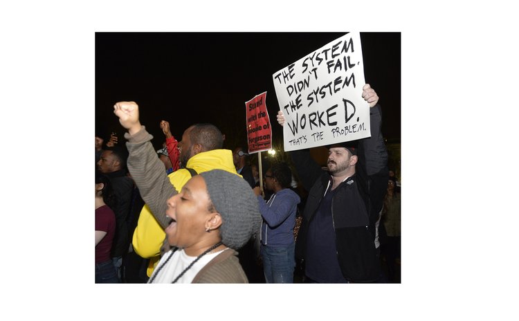 WASHINGTON D.C., Nov. 25, 2014 (Xinhua) -- People protest against the grand jury's decision not to charge police officer Darren Wilson in the fatal shooting of African American youth Michael Brown 