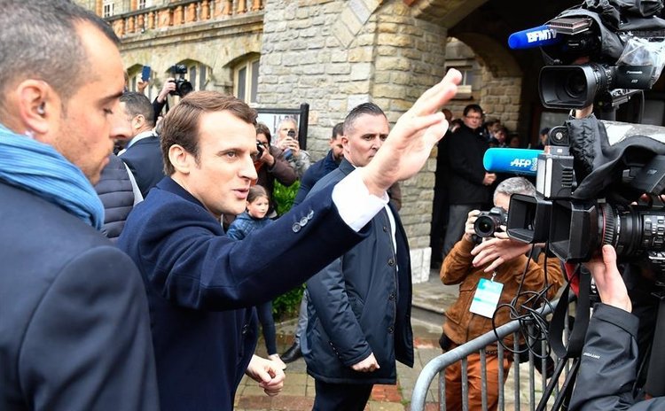 French president elect waves to supporters