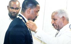 Mayor Joseph receives mayor's chain from President Shaw