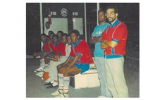 Ron Green (R) coaching La Plaine's team; Windsor Park, cerca 1985.  Standing next to him is Phillip Murray "Zico" St. Jean (now deceased), then a player.