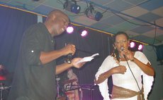 Gordon Henderson sings with Ophelia in Cayene in 2008